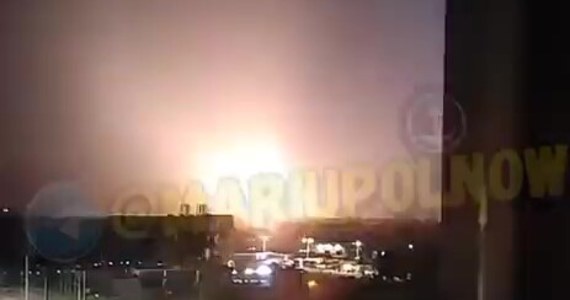 W okupowanym przez Rosjan Mariupolu w południowej Ukrainie doszło w piątek do kilku eksplozji. Celem - jak podały proukraińskie kanały na Telegramie - były rosyjskie pozycje w pobliżu lotniska w zachodniej części miasta.