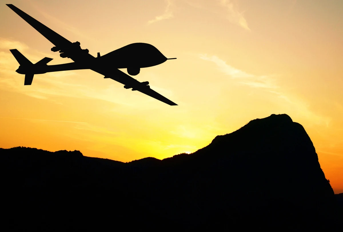 W ataku dronem, który Stany Zjednoczone przeprowadziły w Syrii, zginął 56-letni ojciec dziesięciorga dzieci, który pilnował stada owiec - taką informację podała stacja CNN powołując się na krewnych zabitego. Według amerykańskiego dowództwa wojskowego, celem ataku był jeden z liderów Al-Kaidy.