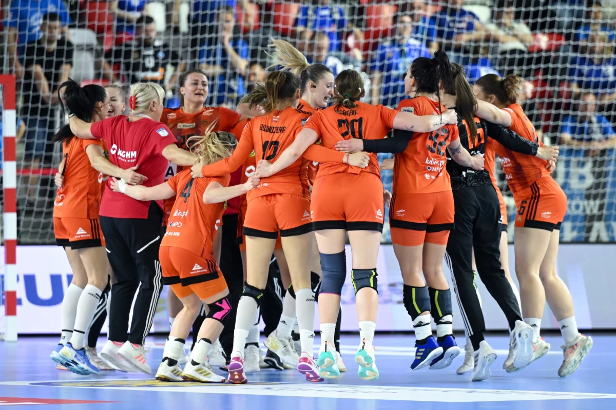 Piłkarki ręczne Zagłębia Lubin zdobyły w Gnieźnie Puchar Polski. W finale pokonały Eurobud JKS Jarosław 34:25 (16:11). Drużyna Bożeny Karkut triumfowała w tych rozgrywkach już po raz ósmy w historii.