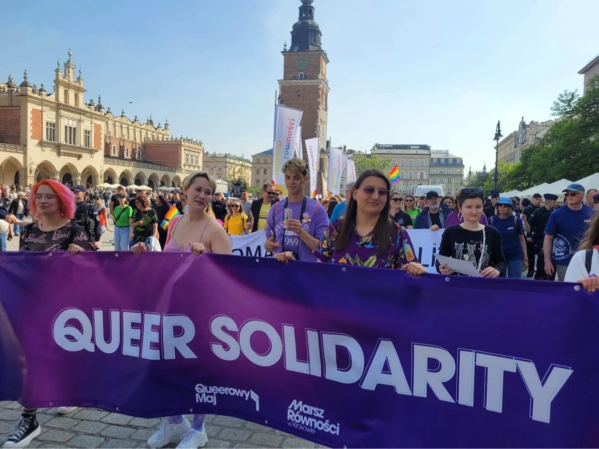 Marsz Równości po raz trzeci przeszedł ulicami Krakowa. Według informacji organizatorów aż 12 tysięcy ludzi chciało w stolicy Małopolski zademonstrować swój sprzeciw dla wykluczenia i dyskryminacji. 