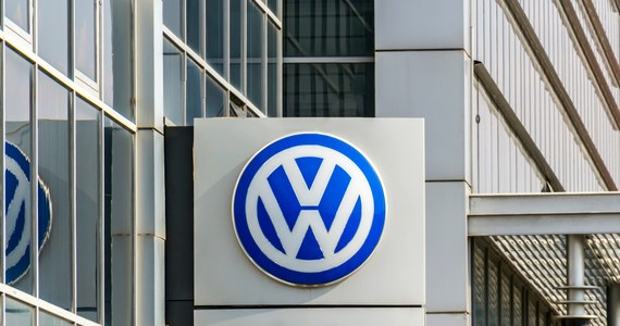 Grupa Volkswagen sprzedaje swoją najważniejszą fabrykę w Rosji. Tym samym firma całkowicie wycofuje się z tego kraju, ponad rok po rozpoczęciu rosyjskiego ataku na Ukrainę - pisze portal RND.