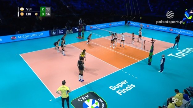 Skrót meczu VakifBank Stambuł – Eczacibasi Stambuł 3:1 (27:25, 25:17, 23:25, 25:17) w finale Ligi Mistrzyń siatkarek 2023.

