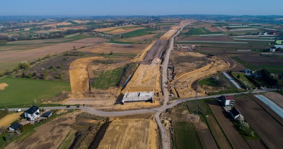 W poniedziałek (22 maja) wprowadzone zostaną zmiany w organizacji ruchu związane z budową drogi ekspresowej S7 Widoma – Kraków Nowa Huta. O szczegółach zmian poinformowała GDDKiA. 