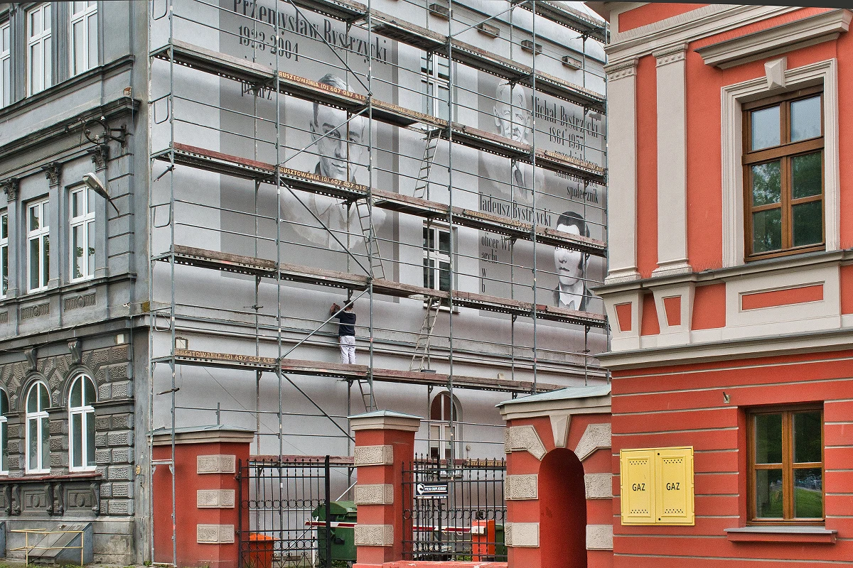 Ścianę budynku przy ul. Wodnej ozdobiło malowidło z portretami trzech przedstawicieli rodziny Bystrzyckich – zasłużonej i cenionej w Przemyślu. Oficjalne odsłonięcie muralu odbędzie się 23 maja.