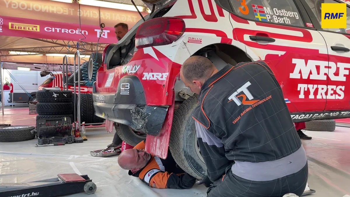 Rajdowi mechanicy w ciągu dnia mogą leniuchować, ale kiedy zawodnicy wracają do serwisu z odcinków specjalnych, są przygotowani i skoncentrowani. Muszą w ściśle określonym i ograniczonym czasie dokonać przeglądu samochodu rajdowego i wymiany zepsutych czy zużytych części. Jak to wszystko wygląda? O tym opowiedział nam koordynator zespołu Citroen Racing Rafał Cebula na przykładzie rajdówki znanego Norwega Madsa Ostberga.