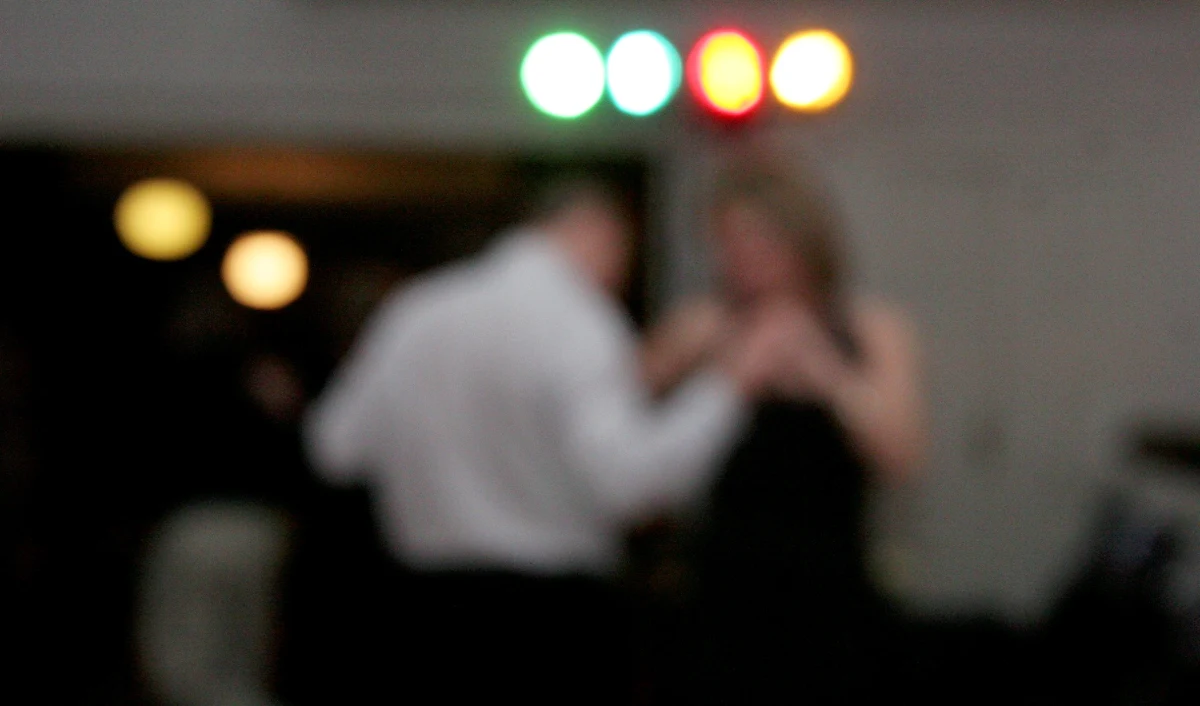 "Budżet nie jest z gumy. Tym bardziej, że są to potańcówki w okresie od sierpnia do października, kiedy będzie w największym stopniu najgorętsza kampania wyborcza. Może to świadczyć, że nie jest to dobra wola, a tylko chęć przypodobania się pewnym grupom społecznym, przede wszystkim mieszkańcom wsi" - powiedział prof. Sławomir Kalinowski, ekonomista z Instytutu Rozwoju Wsi i Rolnictwa Polskiej Akademii Nauk. W radiu RMF24 ekspert skomentował Program Potańcówki Wiejskie, gdzie organizatorzy wiejskich zabaw będą mogli dostać nawet 10 tys. złotych bezzwrotnego publicznego dofinansowania. 