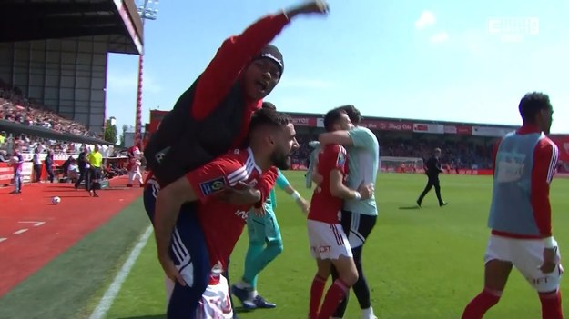 Skrót meczu Stade Brestois 29 - Clermont Foot 63 2-1. 

Stade Brestois 29: Bizot – Lala, Chardonnet (C), Brassier, Duverne – Honorat (86. Lemaréchal), Belkebla, Lees-Melou, Del Castillo (68. Ma. Camara), Le Douaron – Mounié.
Rezerwowi: Blázquez – Dari, Elis, Hérelle, Locko, Magnetti, Lage.
Trener: Éric Roy

Clermont Foot: Djoco – Seidu, Wieteska, Caufriez – Allevinah (68. Zifán), Magnin (C) (68. Gonalons), Gastien, Neto Borges – Saračević (68. Khaoui), Rašani (83. Bela) – Kyei (83. Andrić).
Rezerwowi: Margueron – Konaté, Maurer, Ogier.
Trener: Pascal Gastien