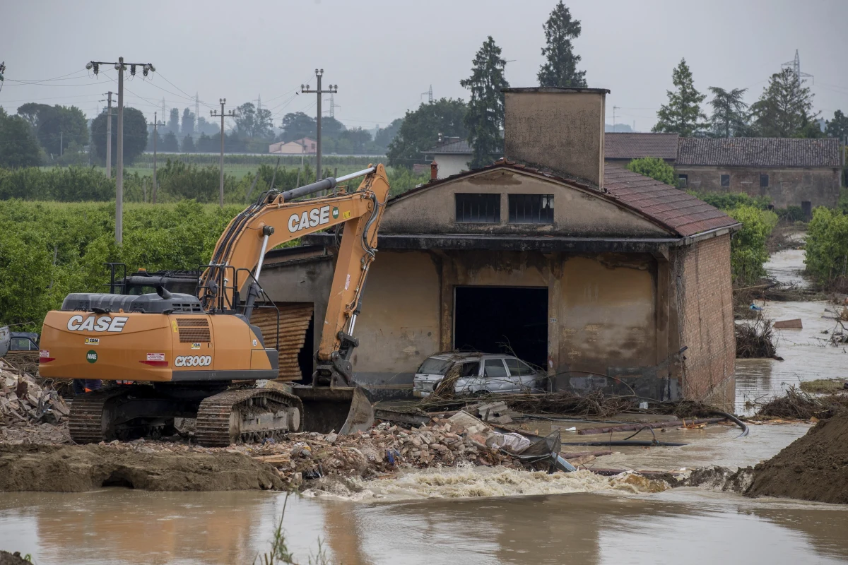Pogoda na północy Włoch poprawia się, a woda zaczęła opadać. Tysiące ochotników próbuje teraz usunąć błoto z domów i ulic. Przyszedł też czas na pierwsze podsumowania katastrofalnej powodzi, która nawiedziła region Emilia-Romania.