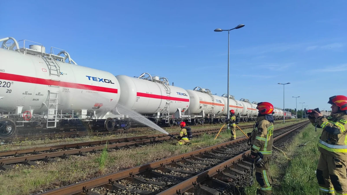 Strażakom udało się opanować wyciek gazu propan-butan na kolejowym przejściu granicznym w Braniewie w Warmińsko-Mazurskiem. Dotyczy to składu, który przyjechał z obwodu królewieckiego. 