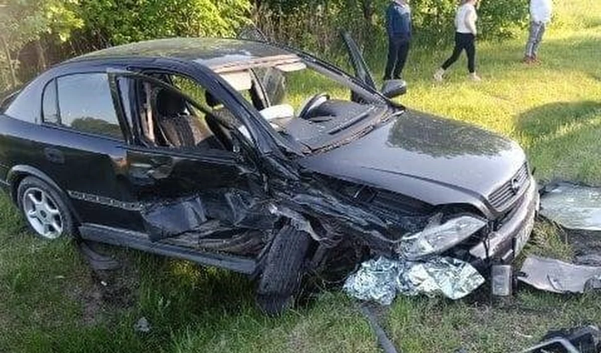 Pięć osób, w tym troje dzieci, trafiło do szpitali po wypadku, do którego doszło wieczorem na drodze krajowej 79 Świniarach w Świętokrzyskiem. Zderzyły się tam dwa samochody osobowe. 