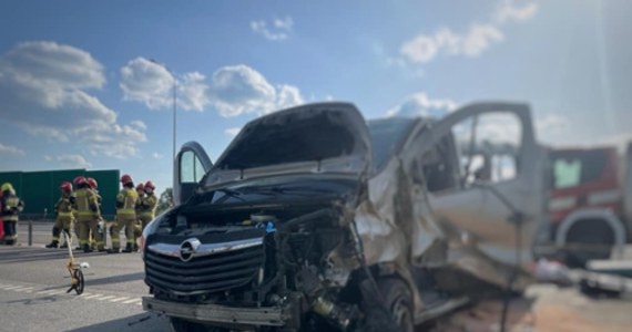 Prokuratura w Częstochowie rozpoczęła śledztwo w sprawie wczorajszego wypadku na autostradzie A1 pod Częstochową. Zginęły tam dwie osoby, a pięć kolejnych zostało rannych. Wypadek spowodował pijany kierowca busa.