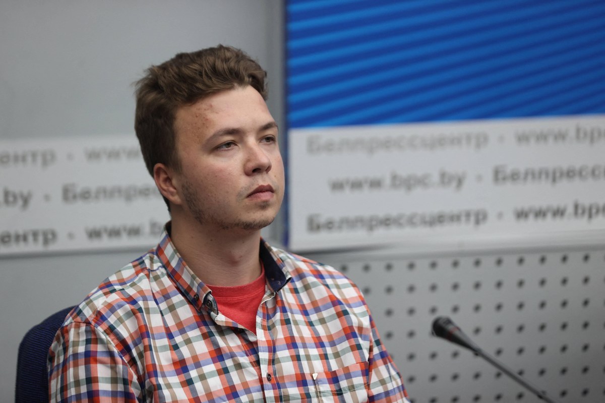 Białoruski opozycyjny bloger Raman Pratasiewicz został ułaskawiony - takie informacje podała państwowa agencja informacyjna BelTa. Przed kilkoma tygodniami dziennikarza i opozycjonistę skazano na 8 lat więzienia.