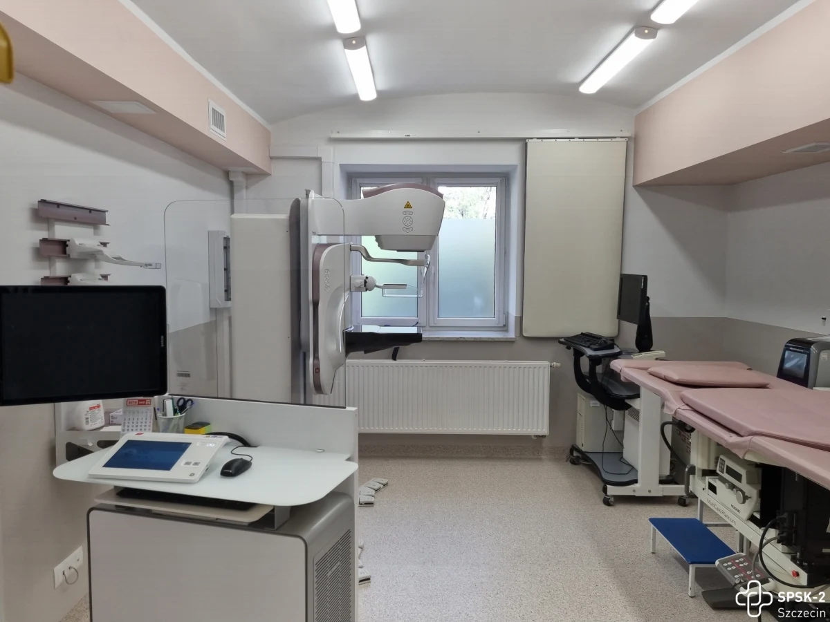 Pracownia mammografii szpitala na Pomorzanach w Szczecinie wznowiła przyjmowanie pacjentek. Przez ostatnie miesiące trwał tam remont, w tym czasie pojawił się też nowoczesny mammograf. Urządzenie pozwala wykonywać badania w 3D. W szpitalu mówią, że jest "fluffy", bardziej przyjazne dla pacjentek.