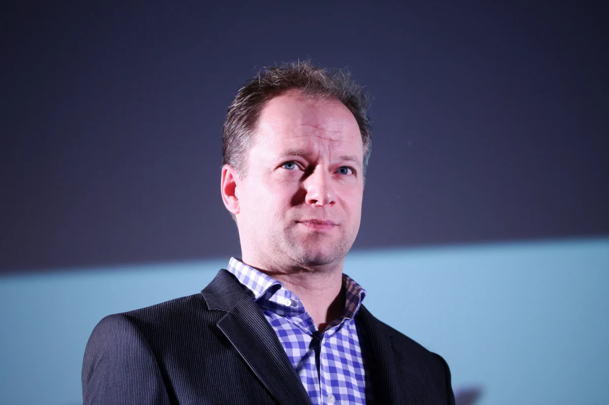 "Bardzo dziękuję wszystkim za słowa wsparcia i życzenia zdrowia dla Ojca" - napisał na Facebooku Maciej Stuhr. 76-letni Jerzy Stuhr od lat zmaga się z nowotworem.