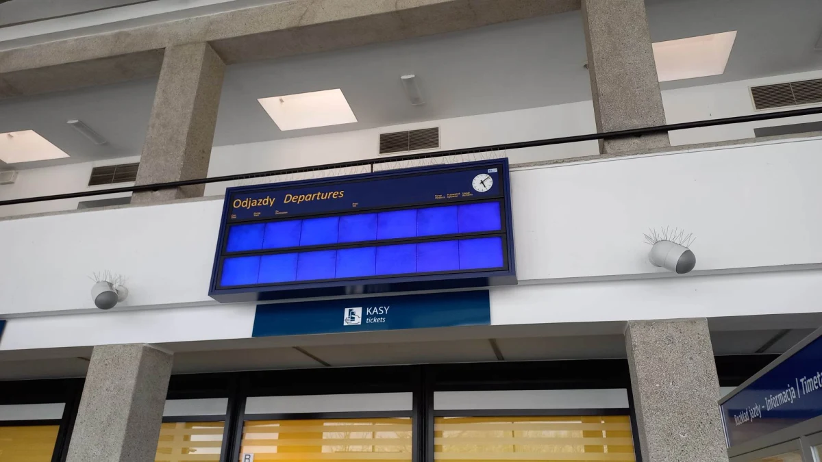 Służby techniczne PLK SA. pracują nad usunięciem usterki systemu informacji pasażerskiej. Na stacji Warszawa Wschodnia i przystanku Warszawa Stadion nie działają wyświetlacze.