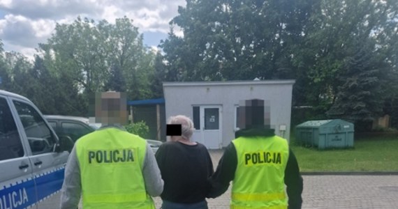 Policjanci zatrzymali 72-latka podejrzanego o usiłowanie zabójstwa swojej sąsiadki. Podczas awantury zaatakował ją siekierą, gdyż ta rzekomo nie oddała mu pożyczonych wcześniej pieniędzy. Grozi mu za to nawet dożywocie.