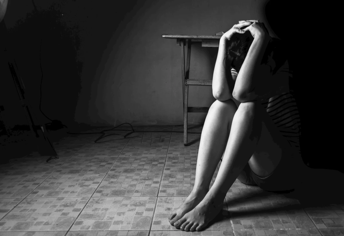 Dwa dni trwał dramat 38-letniej mieszkanki Gdańska, którą więziła para jej znajomych. Kobieta była bita, kopana, ogolono jej głowę. Została też wykorzystana seksualnie. Zarzuty pozbawienia wolności ze szczególnym udręczeniem usłyszeli 46-latek i 30-letnia kobieta.