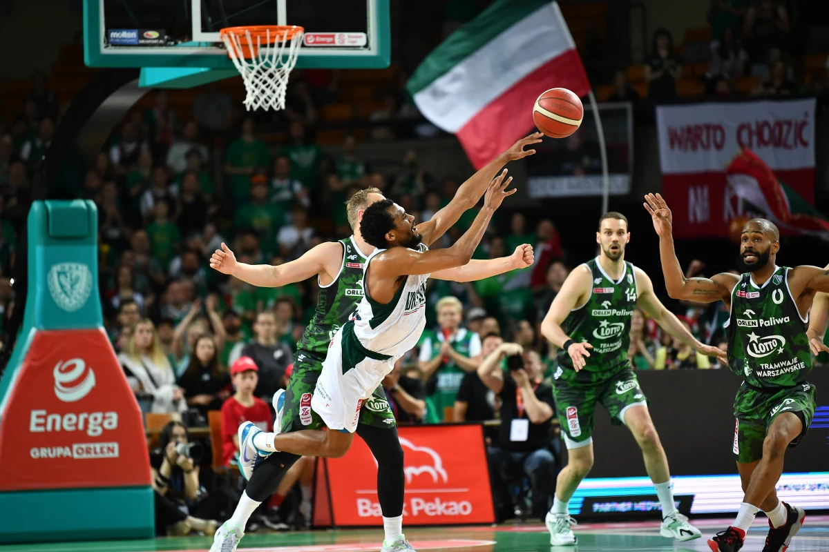 Koszykarze Legii Warszawa biją się o awans do wielkiego finału Energa Basket Ligi! Zieloni Kanonierzy nie są w najlepszej sytuacji, bo po dwóch pierwszych meczach rozegranych we Wrocławiu z tamtejszym Śląskiem, przegrywają w serii 0:2. W najbliższy czwartek będą mieli okazję na odwrócenie losów rywalizacji. Dlatego potrzebny będzie doping kibiców! Mamy dla Was bilety!