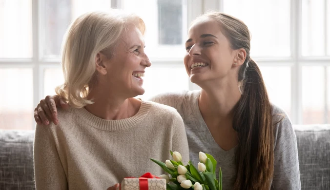 Życzenia i wierszyki na Dzień Matki 2023. Zrób mamie niespodziankę