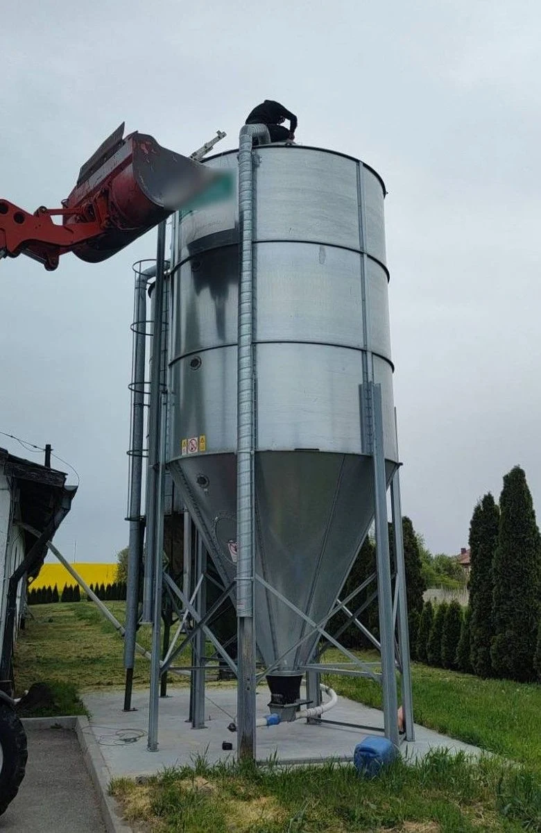 Policjanci z Tczewa zatrzymali poszukiwanego listem gończym do odbycia kary więzienia. Mężczyzna ukrył się przed funkcjonariuszami na silosie.