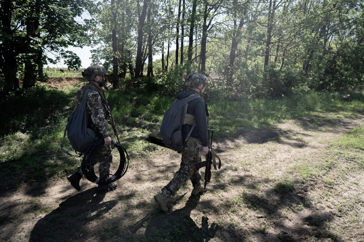 Władze na Kremlu muszą być osłupiałe, a obecna sytuacja w obwodzie biełgorodzkim dowodzi, że Rosję można zaskoczyć nawet na jej terytorium - twierdzi ekspert z ukraińskiego serwisu Defence Express. Od poniedziałku w Rosji, tuż przy granicy z Ukrainą, trwają zacięte walki. Kijów kategorycznie odmawia wzięcia odpowiedzialności za atak, ale analitycy są zgodni, że operacja nie mogła rozpocząć się bez wiedzy i przyzwolenia Ukraińców.