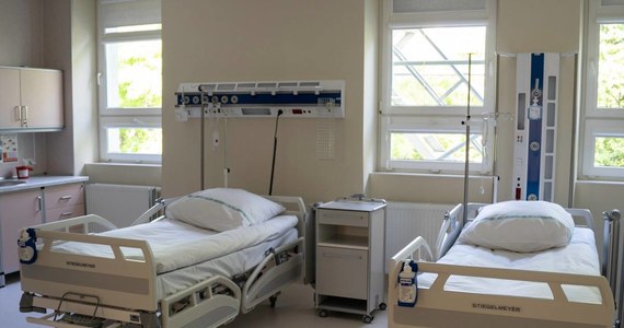 W szpitalu im. Biegańskiego w Łodzi za 12,5 mln zł wyremontowano Oddział Chorób Wewnętrznych i Geriatrii. Dla pacjentów przygotowano 61 specjalistycznych łóżek, nowoczesną aparaturę diagnostyczną, kardiomonitory oraz sprzęt rehabilitacyjny. Wszystkie sale chorych mają własne łazienki.