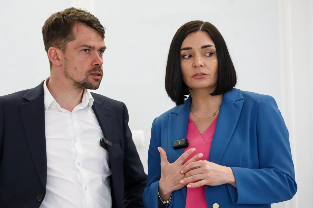 "Dziś Porozumienie ma dla mnie cały czas twarz Jarosława Gowina, który sam nie wie, co chce dalej robić" - powiedział gość Rozmowy w południe w RMF FM Michał Kołodziejczak. Jak zaznaczył prezes AgroUnii, kończy współpracę z Porozumieniem, bo życie i praca dużo weryfikuje. 