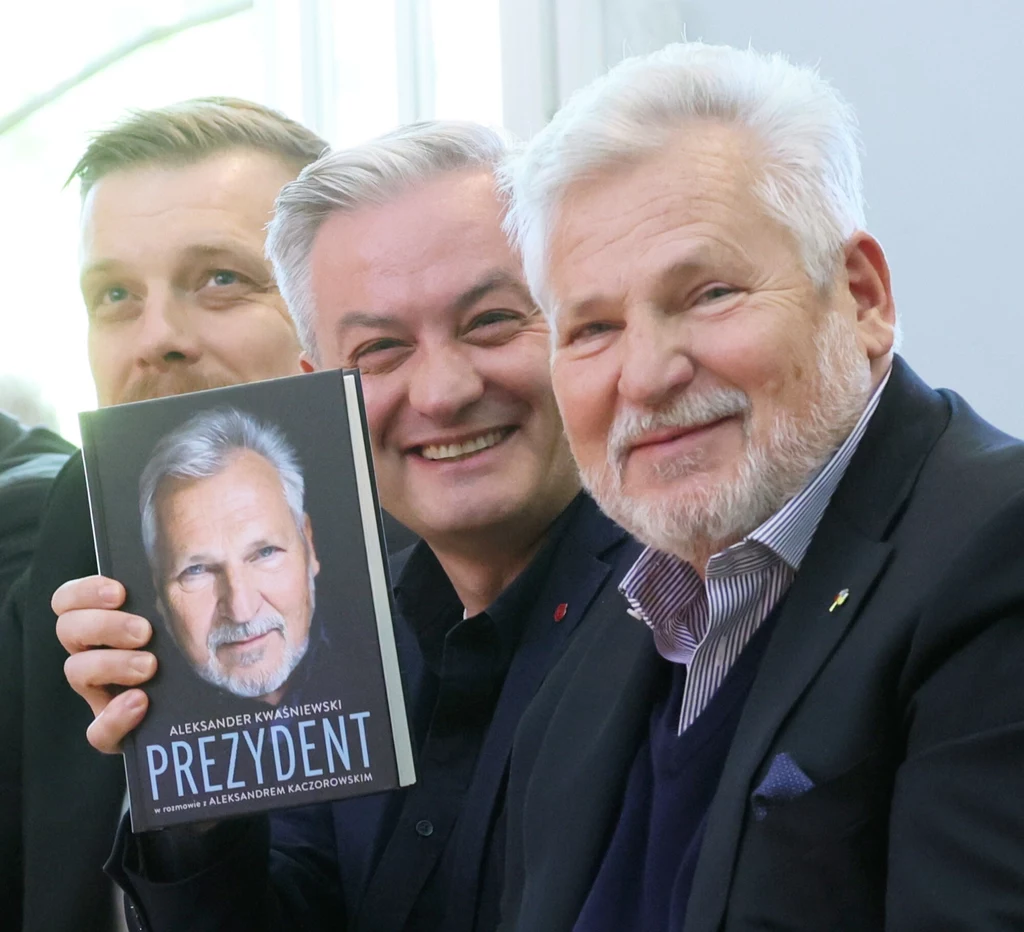 Prezydent Aleksander Kwaśniewski podczas promocji swojej biografii