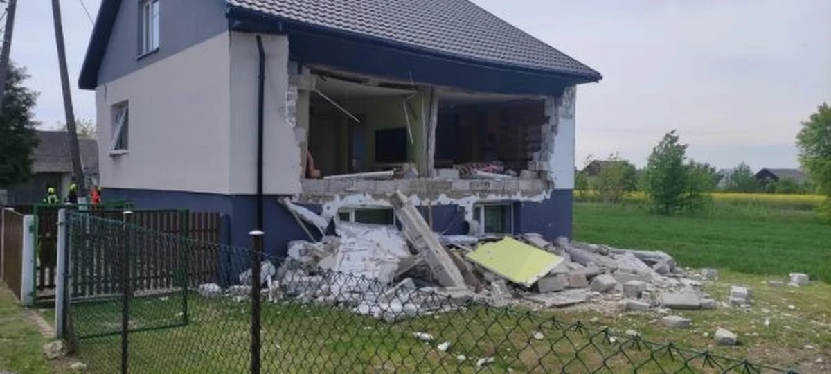 Dwie osoby zostały poszkodowane w wybuchu butli z gazem w miejscowości Psary w Świętokrzyskiem. Na miejscu interweniowało Lotnicze Pogotowie Ratunkowe.