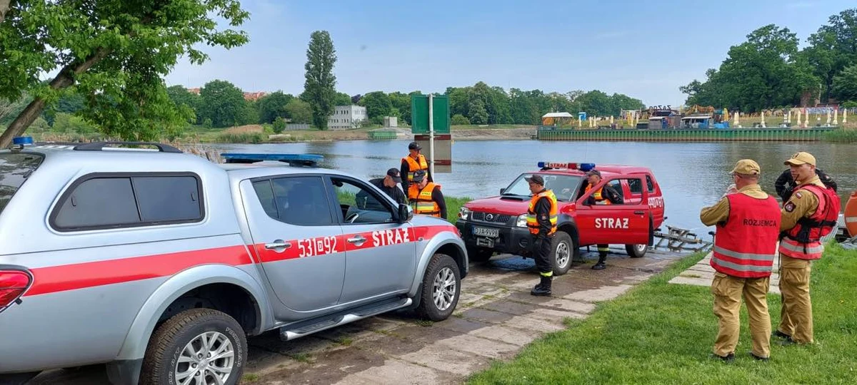 Ćwiczenia strażaków z Dolnego Śląska zorganizowano dziś we Wrocławiu. Nazwano je Odra 2023. W scenariuszach ćwiczeń pojawiły się sytuacje związane z powodzią.