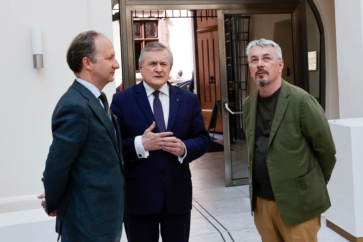 Deklarację o współpracy w związku z agresją Rosji na Ukrainę podpisali we wtorek na Wawelu w Krakowie ministrowie kultury Polski, Ukrainy i Litwy. Dokument ma pomóc w ochronie ukraińskiej kultury, m.in. wspierać twórczość artystów z zaatakowanego kraju.