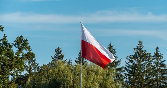 29-latek, który usunął flagę z budynku Ochotniczej Straży Pożarnej w Tarchalinie w Wielkopolsce, stanie przed sądem. Mężczyzna nie spodziewał się takiego finału.

