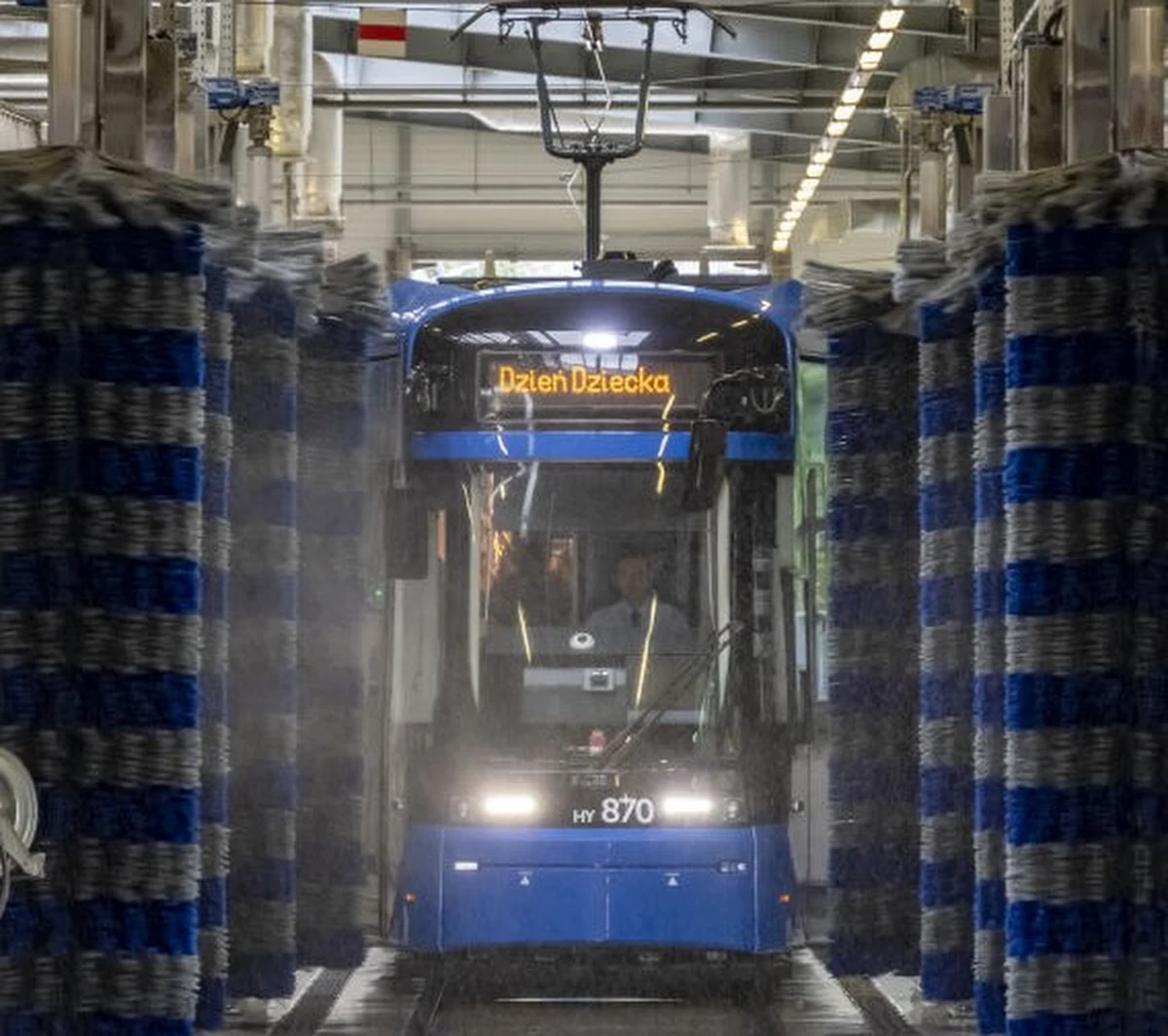 Wielkimi krokami nadchodzi ten wyjątkowy dzień. W niedzielę, 28 maja, MPK zaprasza wszystkich najmłodszych pasażerów i ich opiekunów do udziału w Dniu Dziecka, który odbędzie się w zajezdni tramwajowej Podgórze przy ul. J. Brożka 3. Wydarzenie potrwa od godz. 11.00 do 14.00.