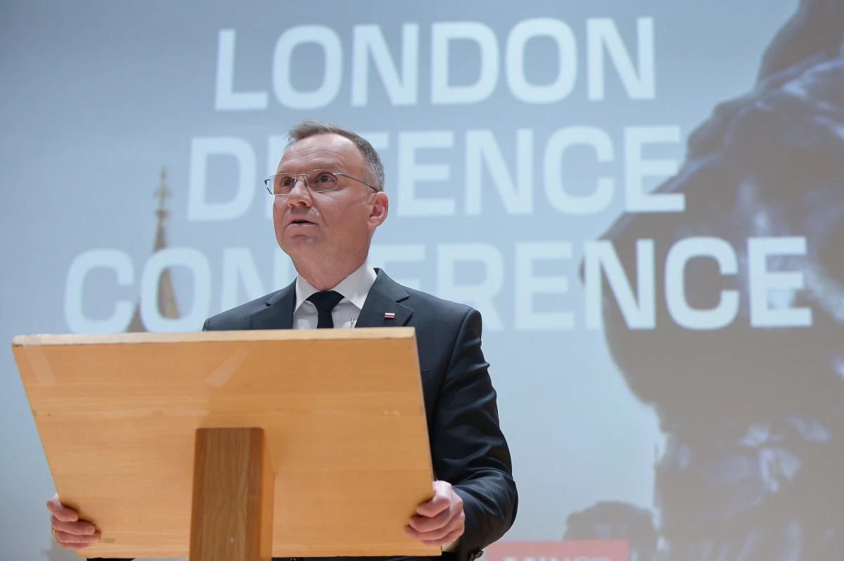 "Sytuacja w regionie wymusza na nas jak nigdy w historii, abyśmy połączyli wysiłki i wzmocnili NATO, które musi odstraszać agresora w sposób efektywny" - mówił prezydent Andrzej Duda, który we wtorek w Londynie wziął udział w Londyńskiej Konferencji ws. Obronności.