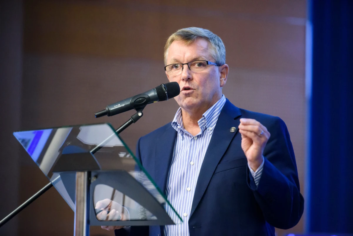 Narodowy Bank Węgier obniżył z 18 do 17 proc. jednodniowe stopy depozytowe - podała agencja Reutera. Stopa depozytowa jest jednym z kilku rodzajów stóp procentowych wyznaczanych przez banki centralne. Określa ona minimalne oprocentowanie na rynku.