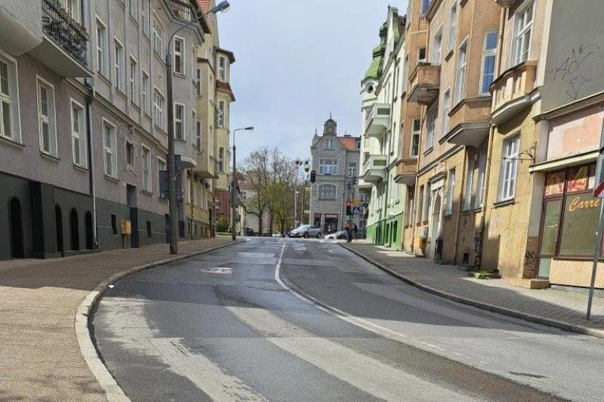 Od poniedziałku, 29 maja od godz. 6.00 ul. Podjazd będzie zamknięta dla ruchu na odcinku od tunelu kolejowego do al. Niepodległości. Zmiana organizacji ruchu jest związana z kolejnym etapem przebudowy ul. Kolejowej i potoku Bohaterów Monte Cassino.
