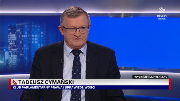 Bogdan Rymanowski przedstawił Tadeusza Cymańskiego jako "byłego polityka Solidarnej Polski, który do Suwerennej Polski jeszcze nie wstąpił, posła klubu parlamentarnego PiS".- Wolałbym, żeby powiedział pan Zjednoczona Prawica, bo to jest moja baśń. Jest jeden front, jest PiS - hegemon i jest obecnie Suwerenna. Moje dziecko, Solidarna Polska, skończyła swój byt i jest coś nowego. Od razu mówię, że nawet jeśli będzie jakaś zmiana, to będzie to zmiana pozycji strzeleckich, a nie frontu - powiedział Cymański.Prowadzący "Gościa Wydarzeń" zapytał posła o jego polityczną przyszłość. Polityk odpowiedział, że "nigdy nie zdradzi Zbigniewa Ziobry".- Jeżeli miałbym jakiekolwiek decyzje podjąć, to najpierw poszedłbym z tym do niego. Ziobro nie może dowiedzieć się o tym z telewizji. Myślę, że w ciągu najbliższych dni się spotkamy - tłumaczył. 