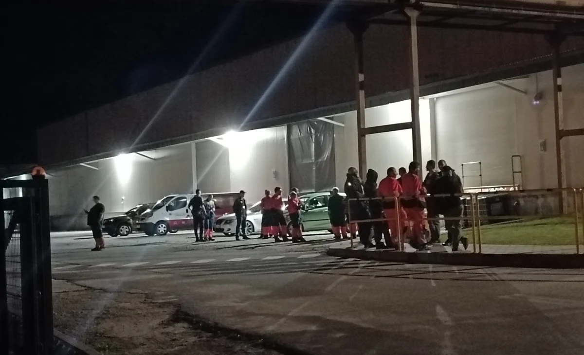 Grupa chemiczna wróciła do jednostki. Temperatura w zbiorniku wynosi od 90 do 100 stopni C. To oznacza, że się ustabilizowała - powiedział o poranku w RMF FM kapitan Krystian Depczyński, dyżurny operacyjny komendy powiatowej Państwowej Straży Pożarnej w Jaśle na Podkarpaciu. 