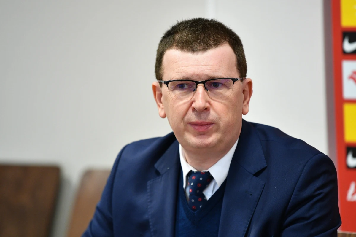 Prezydent Ostrowca Świętokrzyskiego został aresztowany na trzy miesiące - dowiedział się reporter RMF FM Krzysztof Zasada. Na początku tygodnia - podejrzany wcześniej o korupcję Jarosław Górczyński, został ponownie zatrzymany przez CBA i usłyszał cztery nowe zarzuty. 