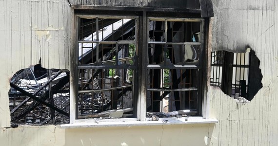 Pożar w szkolnym internacie w Gujanie, w którym zginęło 19 dzieci, został wzniecony przez uczennicę. Podpaliła budynek po tym, jak władze akademika odebrały jej telefon komórkowy - poinformowała agencja Reutera, powołując się na gujańską policję.