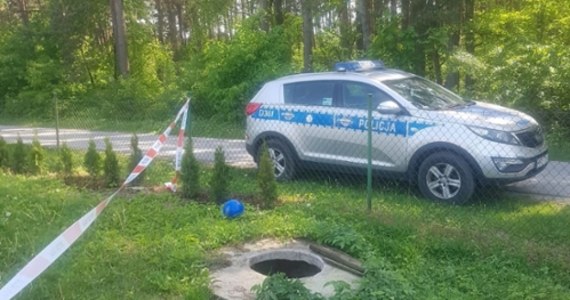 2-latek wpadł do przydomowego zbiornika na nieczystości w gminie Susiec (Lubelskie). Przytomnego chłopca z wnętrza zbiornika wyciągnęła matka. Lotniczym Pogotowiem Ratunkowym dziecko zostało przetransportowane do lubelskiego szpitala.