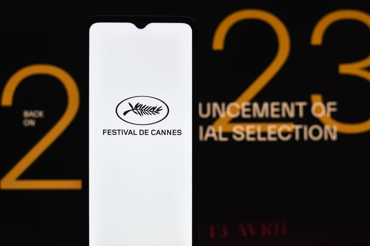 Wieczorem w Pałacu Festiwalowym w Cannes uroczysta premiera nowego filmu  "Słońce przyszłości" w reżyserii Nanni Morettiego. Rolę polskiego ambasadora w Rzymie w filmie "Il sol dell'avvenire" zagrał Jerzy Stuhr. 