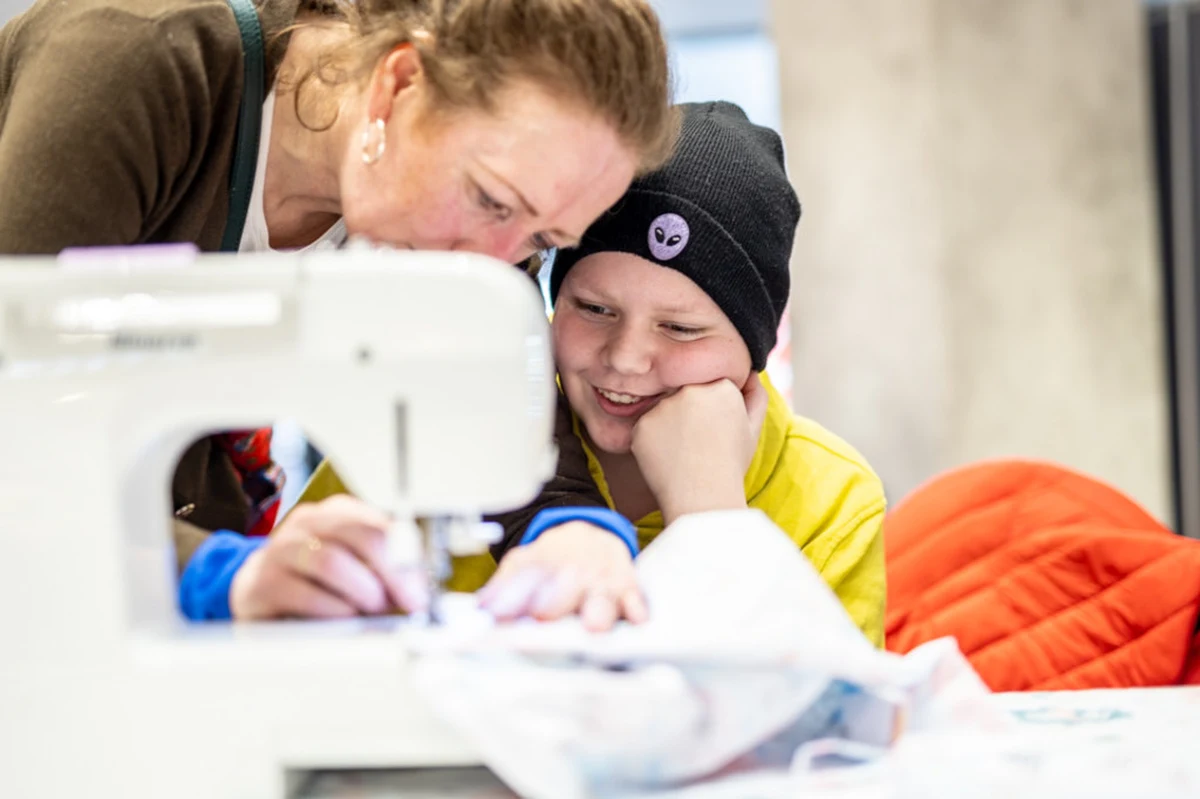 Już w najbliższą sobotę w Avenida Lounge odbędzie się kolejna edycja akcji charytatywnej "Uszyj Jasia"! To maraton wspólnego szycia poduszeczek, które będą prezentem na Dzień Dziecka dla małych pacjentów Wielkopolskiego Centrum Pediatrii.