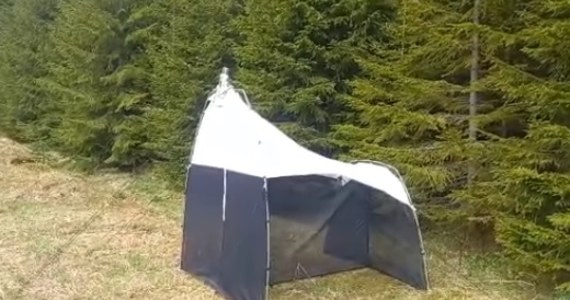 W okolicy Morskiego Oka i Łysej Polany pojawiły się niewielkie namioty. Tatrzański Park Narodowy zaapelował do turystów, by "nie zbliżać się do tych obiektów i nie dotykać ich". 