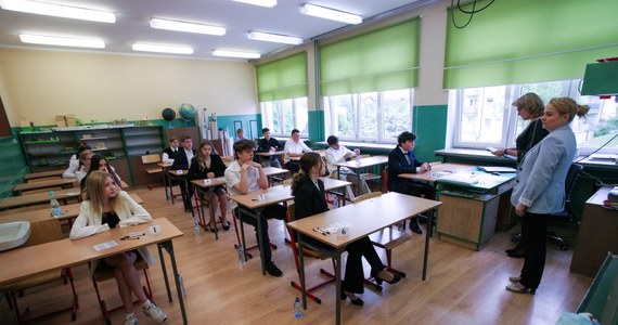 Test z języka obcego to ostatni ze sprawdzianów wiedzy w ramach egzaminu ósmoklasisty 2023. Wczoraj uczniowie zdawali matematykę, a w poniedziałek język polski. Odpowiedzi z dzisiejszego egzaminu opublikujemy na RMF24.pl. 