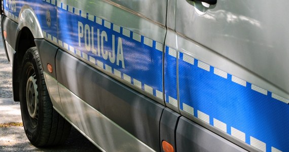 Na dwa miesiące trafiła do aresztu 61-latka z powiatu giżyckiego, która terroryzowała swoich sąsiadów. Od kilku miesięcy groziła im pozbawieniem życia i podpaleniem mieszkań.

