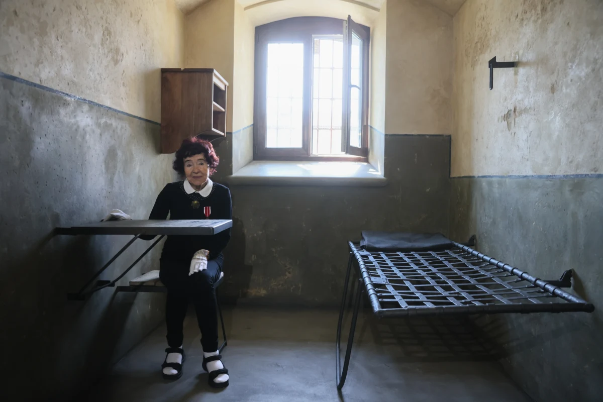 "Pilecki należy do narodowego panteonu pamięci. W tej celi przetrzymywali go komuniści " - powiedział prezes IPN dr Karol Nawrocki na konferencji prasowej w Muzeum Żołnierzy Wyklętych i Więźniów Politycznych PRL w Warszawie. Zrekonstruowaną celę Pileckiego udostępniono dla zwiedzających.