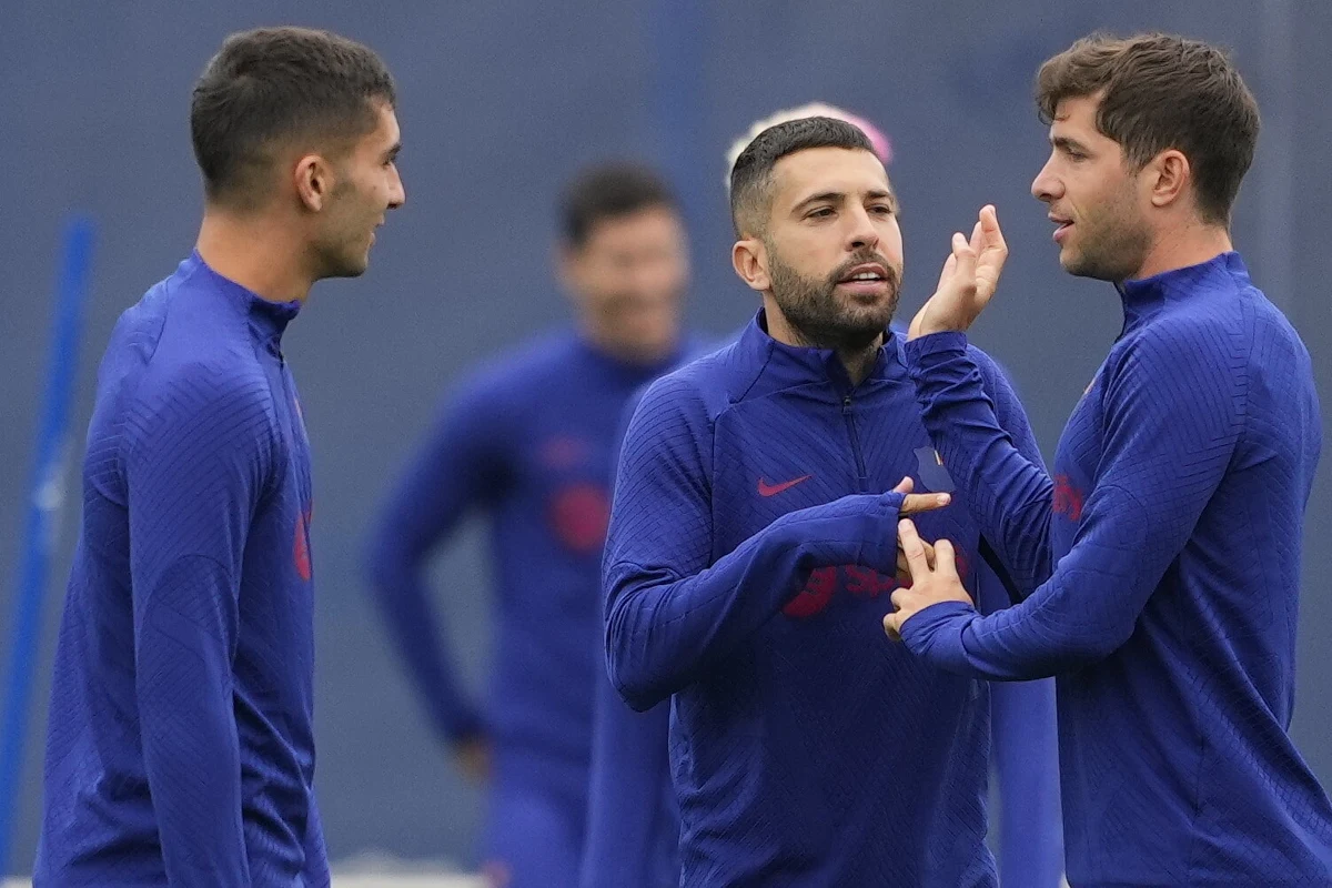 Jordi Alba odejdzie z Barcelony po zakończeniu sezonu - poinformował kataloński klub. Alba był zawodnikiem Barcy przez 11 lat.