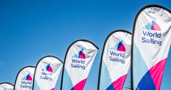 Powrót rosyjskich i białoruskich żeglarzy i działaczy do sportowej rywalizacji na arenach światowych był głównym tematem obrad Rady World Sailing (Council). Podczas wideokonferencji wszyscy członkowie Rady (36 osób reprezentujących poszczególne regiony świata) mieli możliwość wyrażenia oficjalnego stanowiska względem rekomendacji przedłożonej przez Zarząd Federacji. W wyniku dokonanych konsultacji, po zapoznaniu się z opiniami Rady Zarząd World Sailing podtrzymał zawieszenie rosyjskich i białoruskich żeglarzy oraz oficjeli.