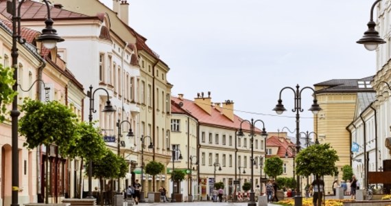 Rzeszów, miasto na wschodzie Polski, stało się zbawienne dla Ukraińców w czasie inwazji Rosji na ich kraj, pełniąc rolę zaplecza logistycznego, militarnego i humanitarnego – pisze w środę francuski dziennik „Le Figaro”.